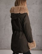 swest Geacă Verde-Bej Tip Parka cu Glugă Decorată cu Blană Detașabilă Valinora