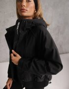 swest Jachetă de tranziție cu glugă și guler larg în stil sport Neviah Neagră
