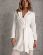 tricot station Rochie Albă tip sacou cu umeri întăriți legată în talie Equintina