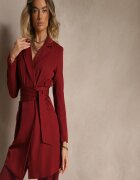 tricot station Rochie visinie tip sacou cu umeri întăriți legată în talie Equintina