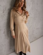 unigirl Rochie tip cămașă bej cu croială evazată cu elastic în talie și imitație de buzunare Etaviela