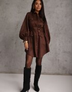 unigirl Rochie Utility cu croială de cămașă din piele întoarsă sintetică Wirette Maro
