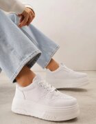 vices Adidași Albi cu Talpă Groasă cu Perforații la Vârf Riosina