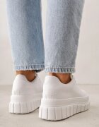 vices Adidași Albi pe Platformă Stil Chunky cu Perforații Hypsyllis