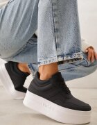 vices Adidași Negre pe platformă cu inscripție în relief cu șireturi Eanneth