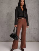 vices Pantaloni eleganți clopot cu curea și cataramă metalică Telepadia Maro