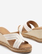 vices Papuci Albi pe Pană împodobiți cu împletitură Eravionea