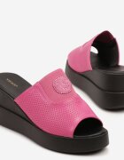 vices Papuci fuchsia cu platformă decorați cu perforații Mevirella