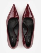 vices Pumps Bordo Lăcuite cu Toc Pisică cu Ornament Triunghiular Omenra