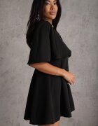 vices Rochie ajustată în stil elegant cu narzutka tip pelerină Agatea Neagră