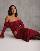 vices Rochie de dantelă cu decolteu spaniol și mâneci evazate Namaria Bordo