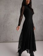 vices Rochie de seară din dantelă evazată cu mânecă lungă Jemiya Neagră