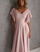 vices Rochie elegantă evazată decorată cu volane pe umeri Nessaza Roz