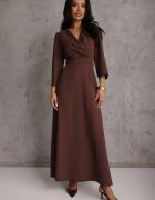 vices Rochie Elegantă Maro cu Croială Petrecută Decorată cu Aplicație în Talie Zilendra