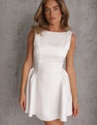 vices Rochie evazată cu croială elegantă care evidențiază talia Aikamna Albă