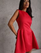 vices Rochie evazată cu croială elegantă care evidențiază talia Aikamna Roșie