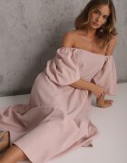vices Rochie Midi Roz cu croială cloș cu decolteu pătrat și mâneci bufante Briakke