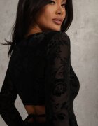 vices Rochie neagră Bodycon cu legătură la spate și model de catifea Raessa