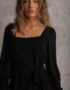 vices Rochie Neagră cu Mâneci Semitransparente Legături în Talie Resmosa