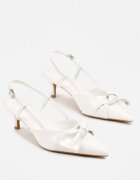 vices Sandale Albe Lăcuite pe Toc Pisicuță Tip Slingback cu Fundă Kovenna
