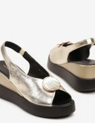 vices Sandale Aurii slip-on din Piele Naturală cu talpă pană cu Aplicație Metalică Risspa
