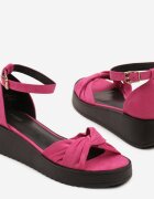 vices Sandale Fuchsia cu barete decorative și curea cu cataramă Rearosa