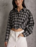 yu & me Cămașă Neagră din Bumbac tip Crop în carouri Decorată cu Volane Risettes