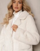 yu & me Palton Alb din Blană cu Nasturi și Buzunare Laterale Paritha