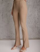 yu & me Pantaloni clopot textili Bej cu lanț decorativ Amelana
