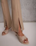 yu & me Pantaloni clopot textili Bej cu lanț decorativ Amelana