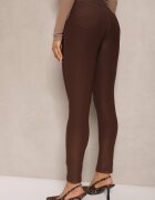 yu & me Pantaloni Maro cu croială skinny cu elastic în talie și buzunare Rizeena