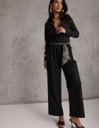 yu & me Pantaloni Negri din bumbac și viscoză Wide Leg cu curea tip eșarfă Arlethia