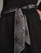 yu & me Pantaloni Negri din bumbac și viscoză Wide Leg cu curea tip eșarfă Arlethia