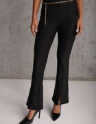 yu & me Pantaloni Negri Textili Evazați cu Lanț Decorativ Amelana