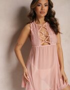 yuna Cămașă de noapte roz din plasă cu tanga cu bretele decorative și dantelă la decolteu Torinda