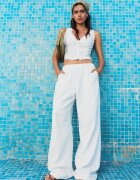 Stradivarius Pantaloni Drepți Cu Efect De In Ecru Xl