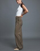 Stradivarius Pantaloni Drepți Cu Suprapunere Tip Fustă Și Dungi Kaki Xs