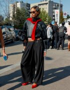 Stradivarius Pantaloni Eleganți Cu Pense Și Curea Negru 42