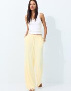 Stradivarius Pantaloni Fluizi Cu Aspect De In Galben Pastel L