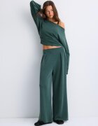 Stradivarius Pantaloni Largi Cu Pense Și Textură Fină Kaki M