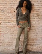 Stradivarius Tricou Cu Mânecă Lungă Și Tăietură Sub Bust Kaki S