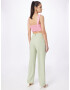 NA-KD Pantaloni 'Lisa & Lena' verde pastel - Pled.ro