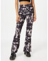 Nasty Gal Pantaloni 'Tie Dye' roz pastel / negru - Pled.ro