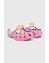 Crocs slapi copii CLASSIC HELLO KITTY CLOG culoarea roz - Pled.ro