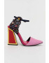 Kat Maconie pumps Naira - Pled.ro