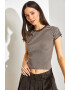 Shade Tricou crop cu model in dungi si decolteu la baza gatului - Pled.ro