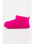 UGG Cizme low-cut de piele intoarsa fara inchidere Classic Ultra Mini - Pled.ro