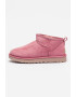 UGG Ghete slip-on de piele intoarsa cu finisaj rezistent la apa Classic Ultra Mini - Pled.ro