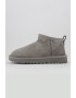 UGG Ghete slip-on de piele intoarsa cu finisaj rezistent la apa Classic Ultra Mini - Pled.ro