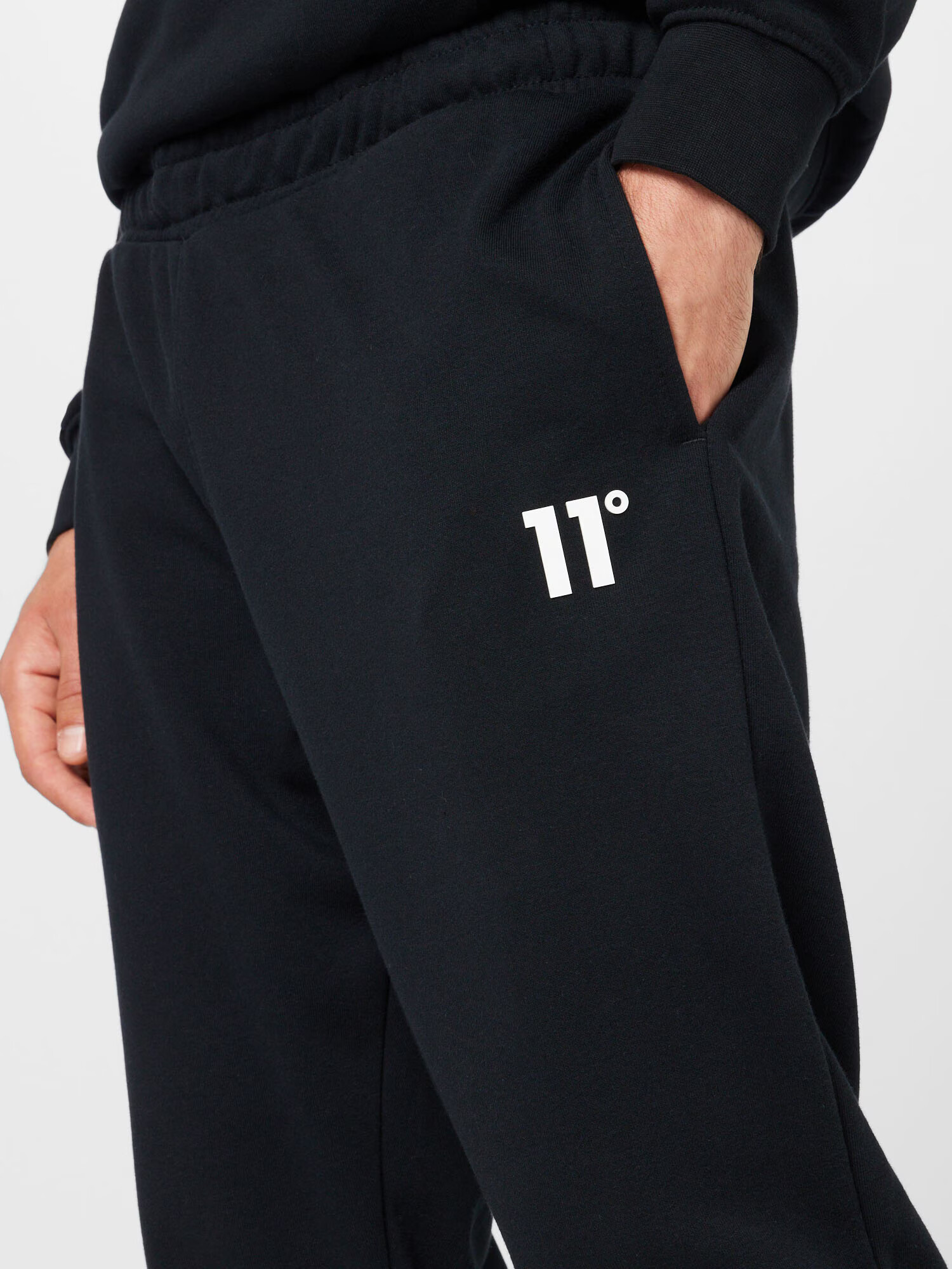 11 Degrees Pantaloni 'Core' negru / alb - Pled.ro